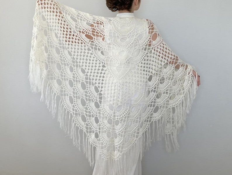 Châle de mariée, foulard au crochet, cache-vêtements ivoire, écharpe en laine, hiver, franges, cadeau de demoiselle d'honneur, soirée, dentelle, cape image 6