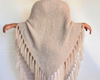 Scialle da sposa in mohair beige, coprispalle triangolare con frange da sposa, coprispalle invernale fatto a mano