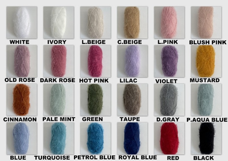 Op de afbeelding: Een verzameling garen in verschillende kleuren, waaronder wit, ivoor, beige, roze, paars, groen, blauw en zwart. Elk garen is gelabeld met zijn kleurnaam, zoals "Wit", "Hot Pink" en "Rood."