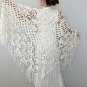 Châle de mariée, foulard au crochet, cache-vêtements ivoire, écharpe en laine, hiver, franges, cadeau de demoiselle d'honneur, soirée, dentelle, cape image 4