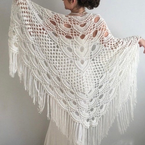 Châle de mariée, foulard au crochet, cache-vêtements ivoire, écharpe en laine, hiver, franges, cadeau de demoiselle d'honneur, soirée, dentelle, cape