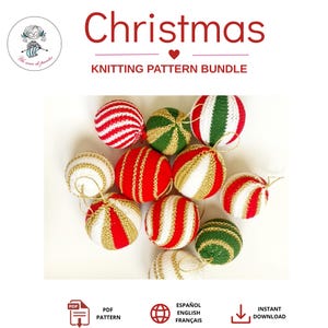Puede incluir: Una colección de diez adornos navideños redondos tejidos a mano con hilo rojo, blanco, verde y dorado. El texto dice Christmas KNITTING PATTERN BUNDLE, PDF PATTERN, ESPAÑOL ENGLISH FRANÇAIS e INSTANT DOWNLOAD. Cada adorno incluye un lazo para colgar.