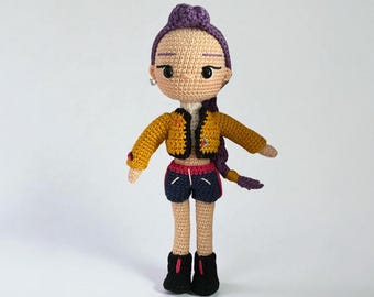 K-Pop Amigurumi Pattern, amigurumi doll pattern, pattern in Spanish, French and English, crochet pattern, kpop pdf