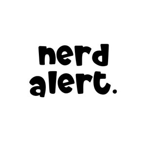 Könnte beinhalten: Schwarz-weißes Textbild mit der Aufschrift "Nerd Alert."