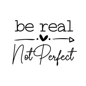 Könnte beinhalten: Schwarz-weißes Typografie-Grafik mit dem Text "be real not perfect" mit einem kleinen Herzen und einem Pfeil zwischen den Wörtern.