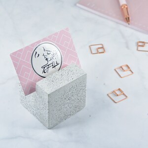 Visitenkartenhalter, Weißer Beton Würfel, Schreibtischablage, Büroorganisation, Minimalistisches Design, Modernes Dekor, Geschenk für Ihn, Geschenk für Papa