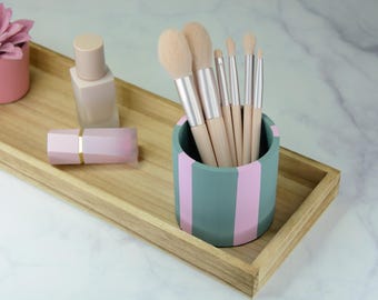 Sage Green Concrete Makeup Brush Holder, Pastel Pink Vanity Organizer, Scandinavian Bathroom Decor, Minimalist Brush Holder, Handmade Gift