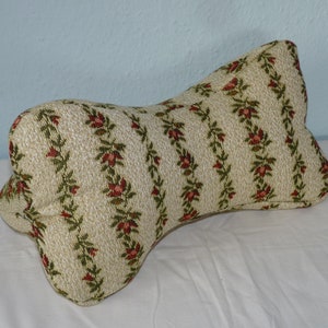 Reading bone pillow to relax and read tapestry