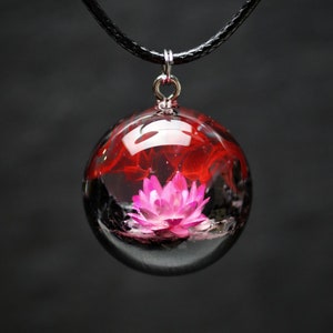 Wood Resin Glow Pendant – Round Flower Necklace