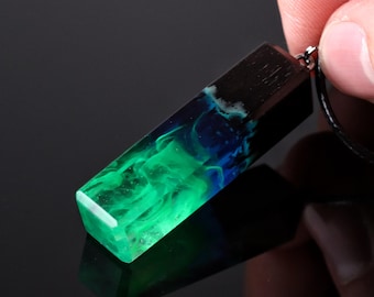 Northern Lights Wood Resin Necklace – Personalized Aurora Pendant, Couple Gift