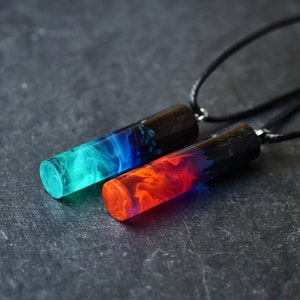 Couple Northern lights Wood Resin necklace - Birthday gift • Glow in the dark • Charm necklace