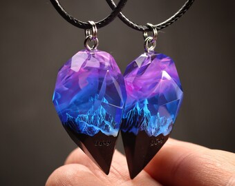 Pendentifs coeurs en résine bois, montagnes. Monde magique secret à l'intérieur du collier. Bijoux en époxy écologique. Cadeau parfait pour elle. Pour homme et femme