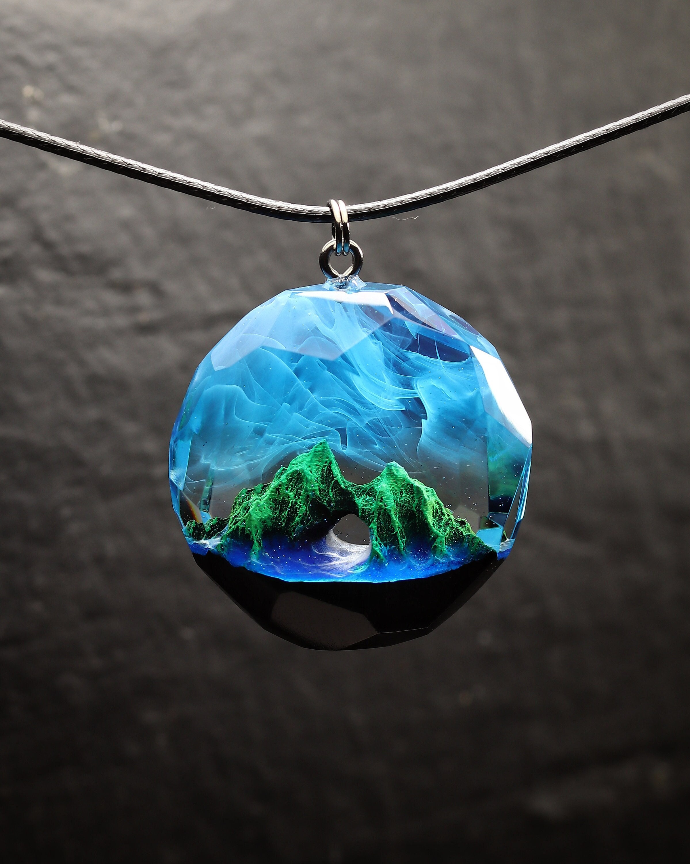 Wood and resin sales necklace
