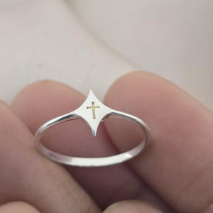 Korssignetring i sterlingsilver | Liten graverad korsring | Mors dag-present | Stämplad 925