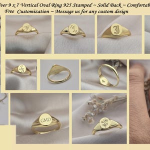Puede incluir: Una colecci&oacute;n de anillos ovalados verticales dorados. Algunos anillos presentan iniciales, una flor o un dise&ntilde;o de abeja. Los anillos est&aacute;n estampados con "925" y miden aproximadamente 9 x 7 mm. Los anillos se muestran sobre una tela color crema.
