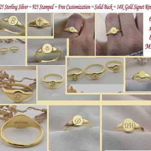 Puede incluir: Una colecci&oacute;n de anillos de sello dorados, algunos con iniciales, s&iacute;mbolos o nombres grabados. Los anillos se muestran en varios estilos, incluyendo dise&ntilde;os ovalados y redondos. La imagen tambi&eacute;n incluye el texto "925 Sterling Silver ~ 925 Stamped ~ Free Customization ~ Solid Back ~ 14K Gold Signet Ring". Los anillos miden 6 x 8 mm.