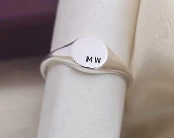 Anillo con inicial personalizada / Anillo unisex / Anillo sello grabado / Anillo minimalista / Regalos personalizados