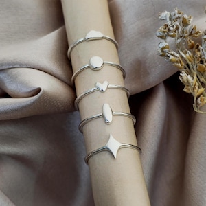 Juego de anillos apilables minimalistas de plata de ley / Anillos ovalados con forma de corazón y nube diminuta / Regalo para ella / Anillos finos para uso diario / Sello 925