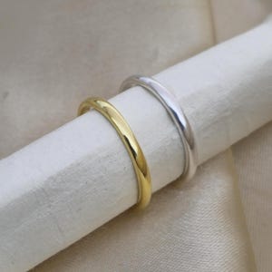 Tunn ring i massivt sterlingsilver | 2 mm slät ring | Elegant stapelring | Vigselring | Kupolring