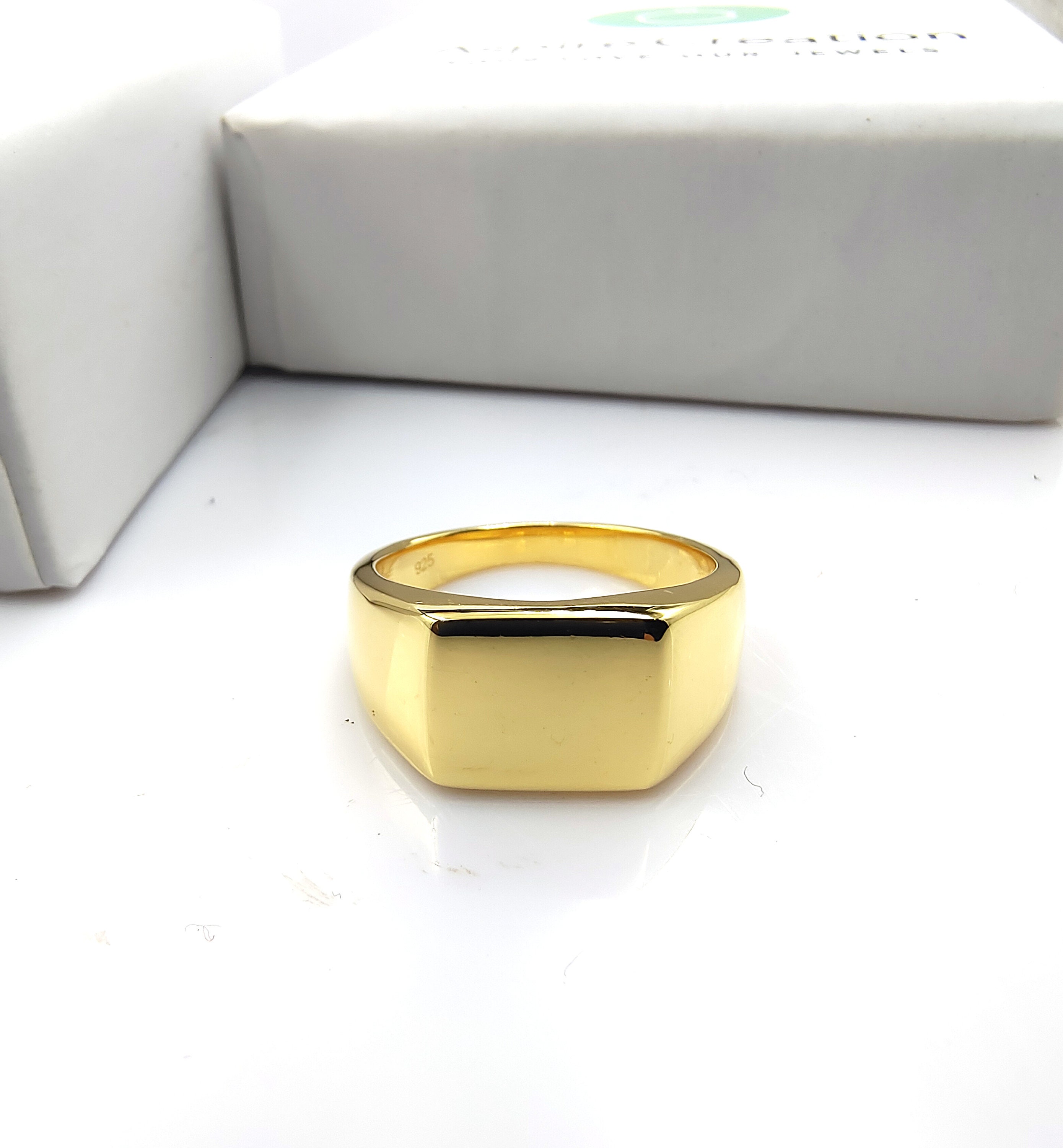Gold ring 2024 square design