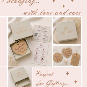 Op de afbeelding: Een lichtbeige sieradendoosje met een schuiflade, voorzien van het Aspire Creation logo. Bevat een bedankkaartje, een onderhoudskaart voor sieraden en drie bruine papieren cadeaulabels met handgeschreven teksten zoals Congratulations.