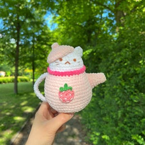 Schema per realizzare all'uncinetto un gatto con teiera di frutta / Amigurumi di un gatto con teiera / Download PDF immagine 2