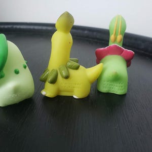 Official Chikorita Bayleff and Meganium Finger Puppet figures Bandai image 2