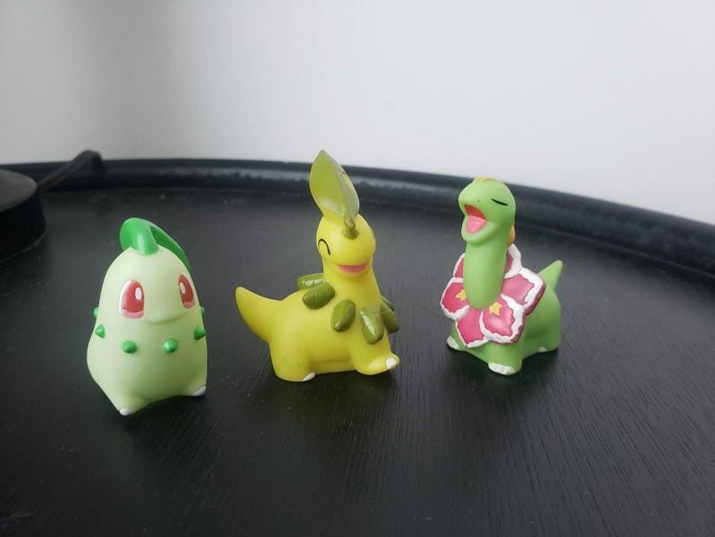 Official Chikorita Bayleff and Meganium Finger Puppet figures Bandai image 1