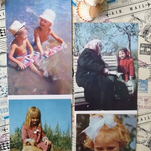 Sowjetische Kinder, Ein Set von 4 farbigen sowjetischen Postkarten, Foto von Kindern, Kinder in der Natur, Sehr seltene Farbfotokarten, Made in UdSSR, 60er Jahre