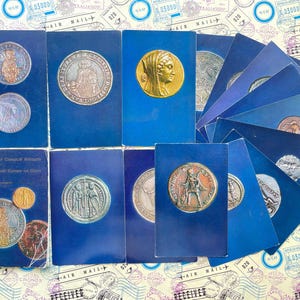 Costumes de l'Antiquité classique et de l'Europe médiévale illustrés sur des pièces de monnaie - Lot de 15 cartes postales - Collection du musée de l'Ermitage - Léningrad - 1975