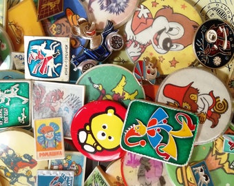 子供用ピンバッジ、20～40 個のビンテージ メリーピンのセット