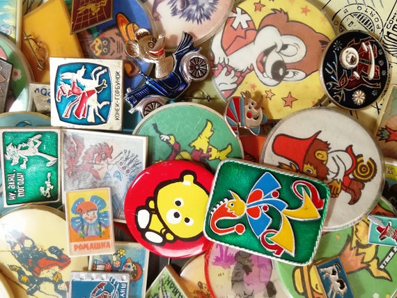 Children's Pin Badges, Set of 20-40 Vintage Merry… - image 9