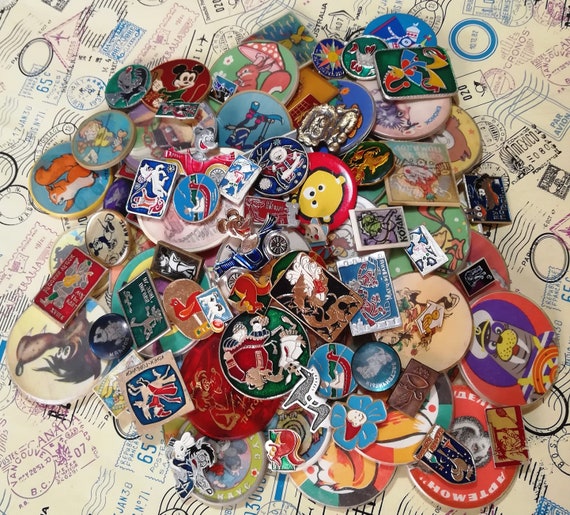Children's Pin Badges, Set of 20-40 Vintage Merry… - image 2