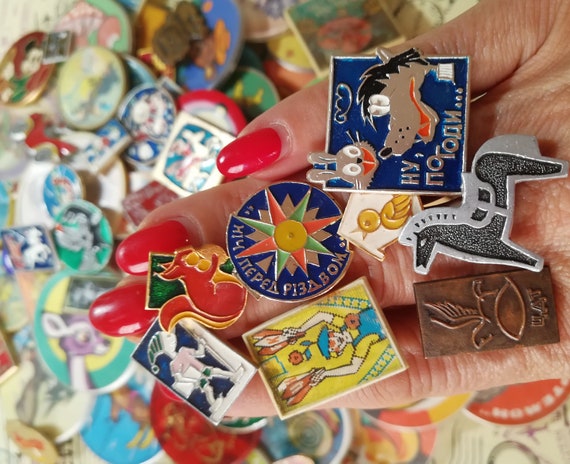Children's Pin Badges, Set of 20-40 Vintage Merry… - image 8