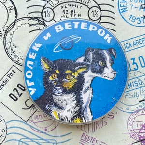 Hunde im Weltraum - Ugolek und Veterok - Russisches Weltraumprogramm - Vintage Sammlerstück Pin Abzeichen - Sowjetunion Plastikabzeichen - Rarität