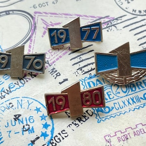 School of the GDR, Best student, Set of 4 original DDR pin badges, Collectible Badges, Rarity, Schule der DDR, Abzeichen.