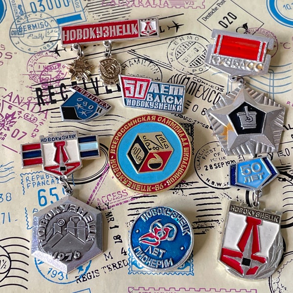 Novokuznetsk, badges d’épingles vintage, ensemble de 8 badges soviétiques, épingles de collection, centre de métallurgie, ville russe, badges soviétiques rares, années 70-80