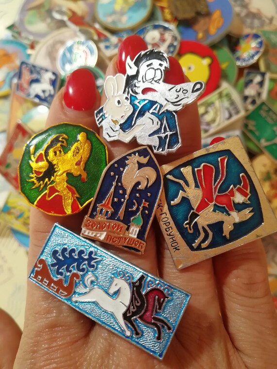 Children's Pin Badges, Set of 20-40 Vintage Merry… - image 3