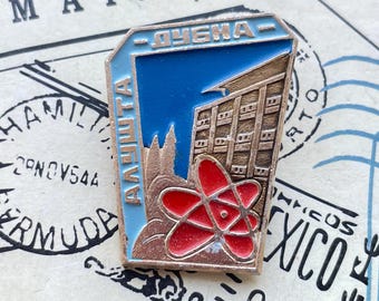 Dubna - Stadt des friedlichen Atoms, Nuklearforschung in der UdSSR, Strahlung, Wissenschaft, russisches Vintage Anstecker, Rarität, 70er Jahre.