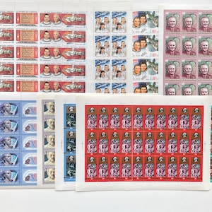 UdSSR Weltraum Briefmarken Sammlung - 10 Bogen mit Briefmarken aus den 1980er Jahren - Korolev, Tsiolkovsky, Tereshkova, Gruppenraumflüge - Über 250 Bunte Briefmarken