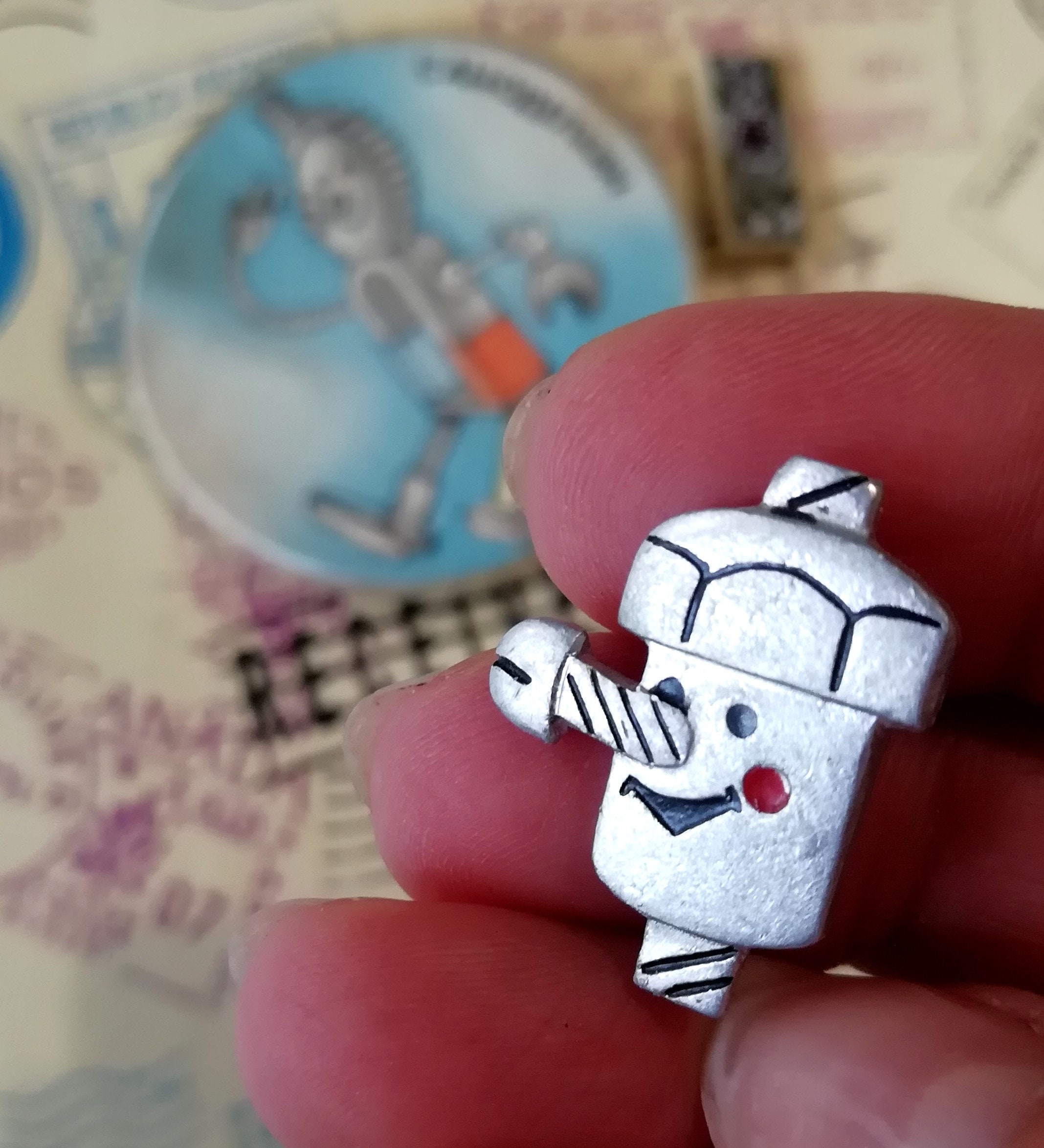 アンティーク ソビエト　ネズミの型バッジ 1970年代 アンティーク ソビエト ネズミのコイン型バッジ 1970年代