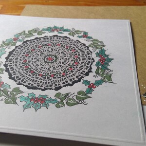 Navidad/Invierno Tarjeta de felicitación dibujada a mano (no impresa) arte original inspirado en mi amor por el encaje / acebo / hiedra y muérdago