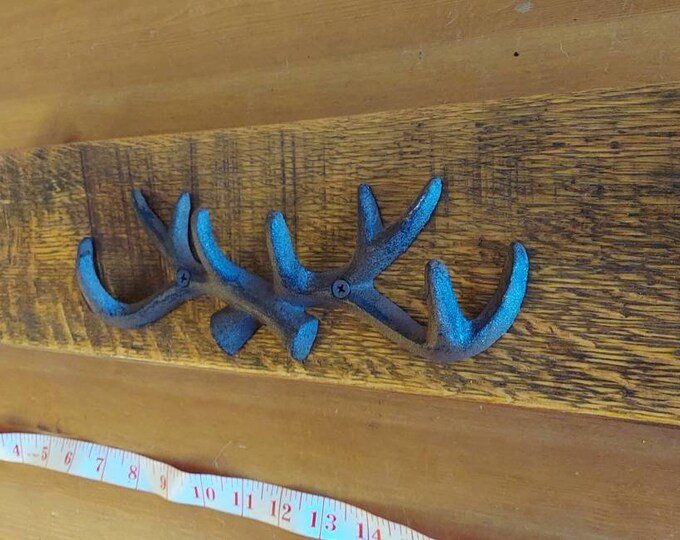 Barrel wall hanger with metal antler hooks