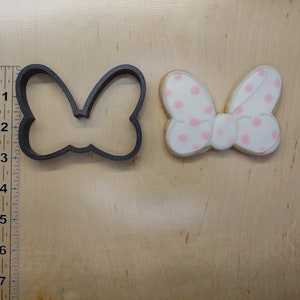 Mouse bow cookie cutter