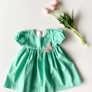 Vestido de linho verde para menina: aplique de borboleta, roupas para bebês