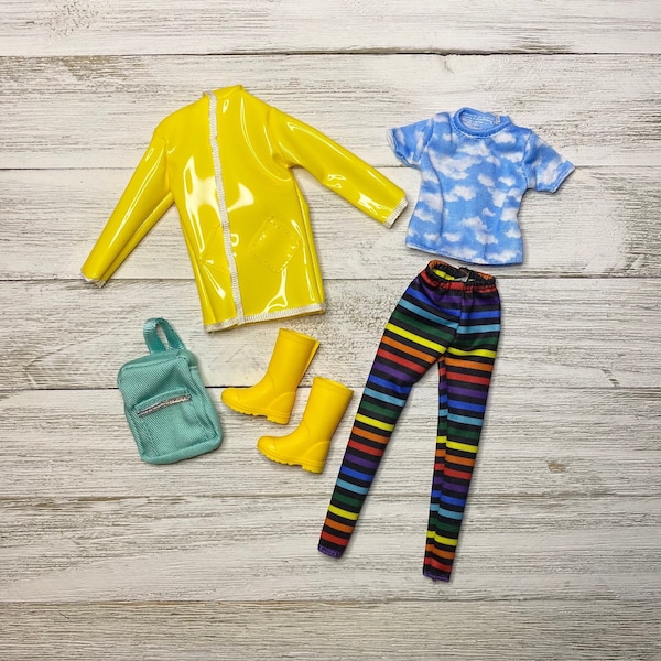 Creatable World Doll Rainy Day Clothes and Accessories (Made for 10” Dolls, 1:6 Scale) Mattel