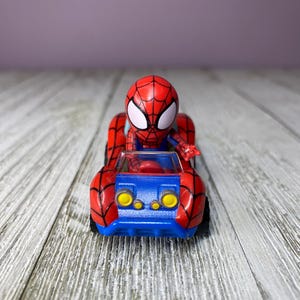 Hot Wheels Racer Verse Marvel Spiderman 2.25” Diecast Car (See Description) bild 7