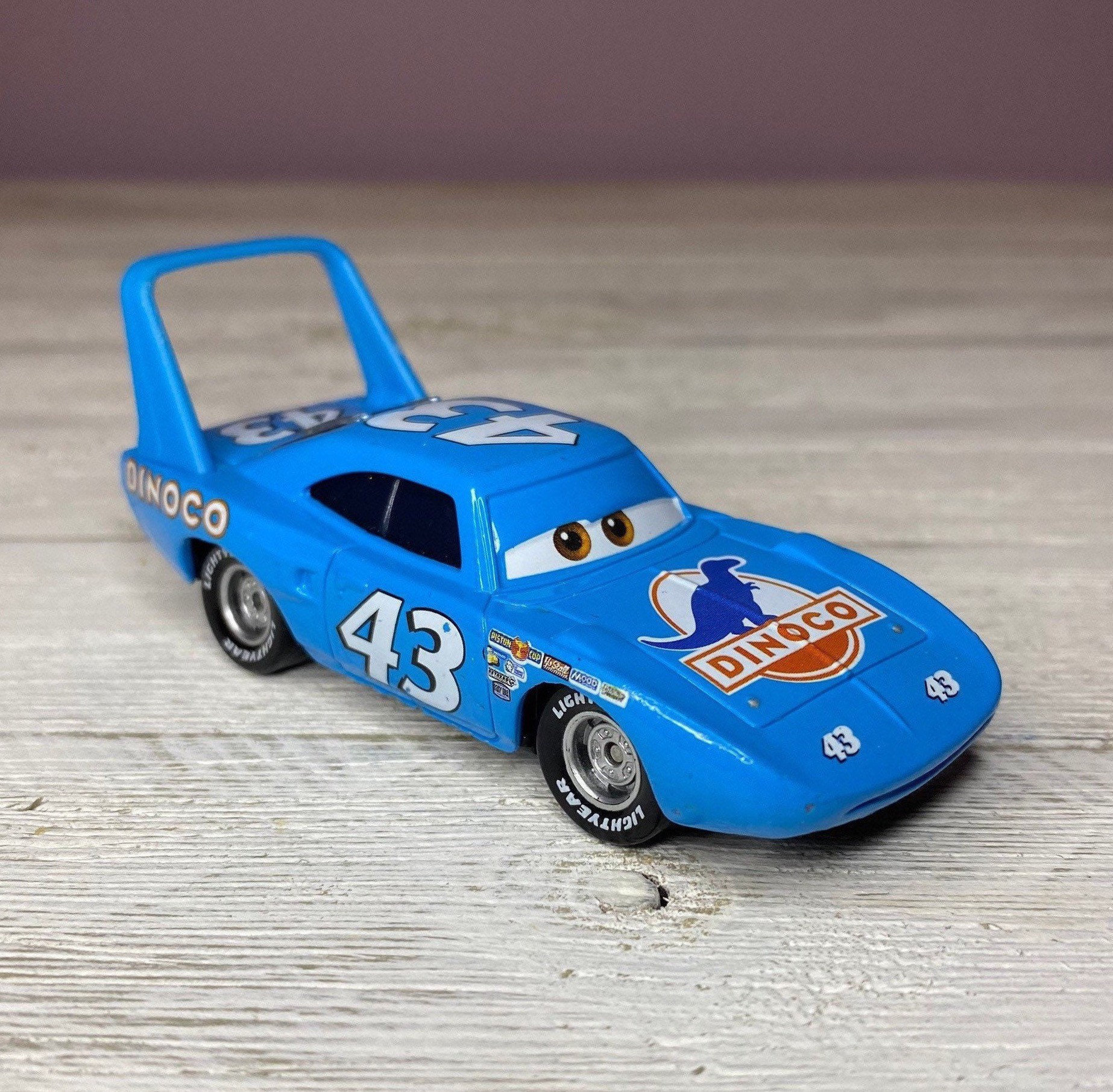 Tutorial: How To Get Custom Decals/Lightning McQueen and Dinoco!