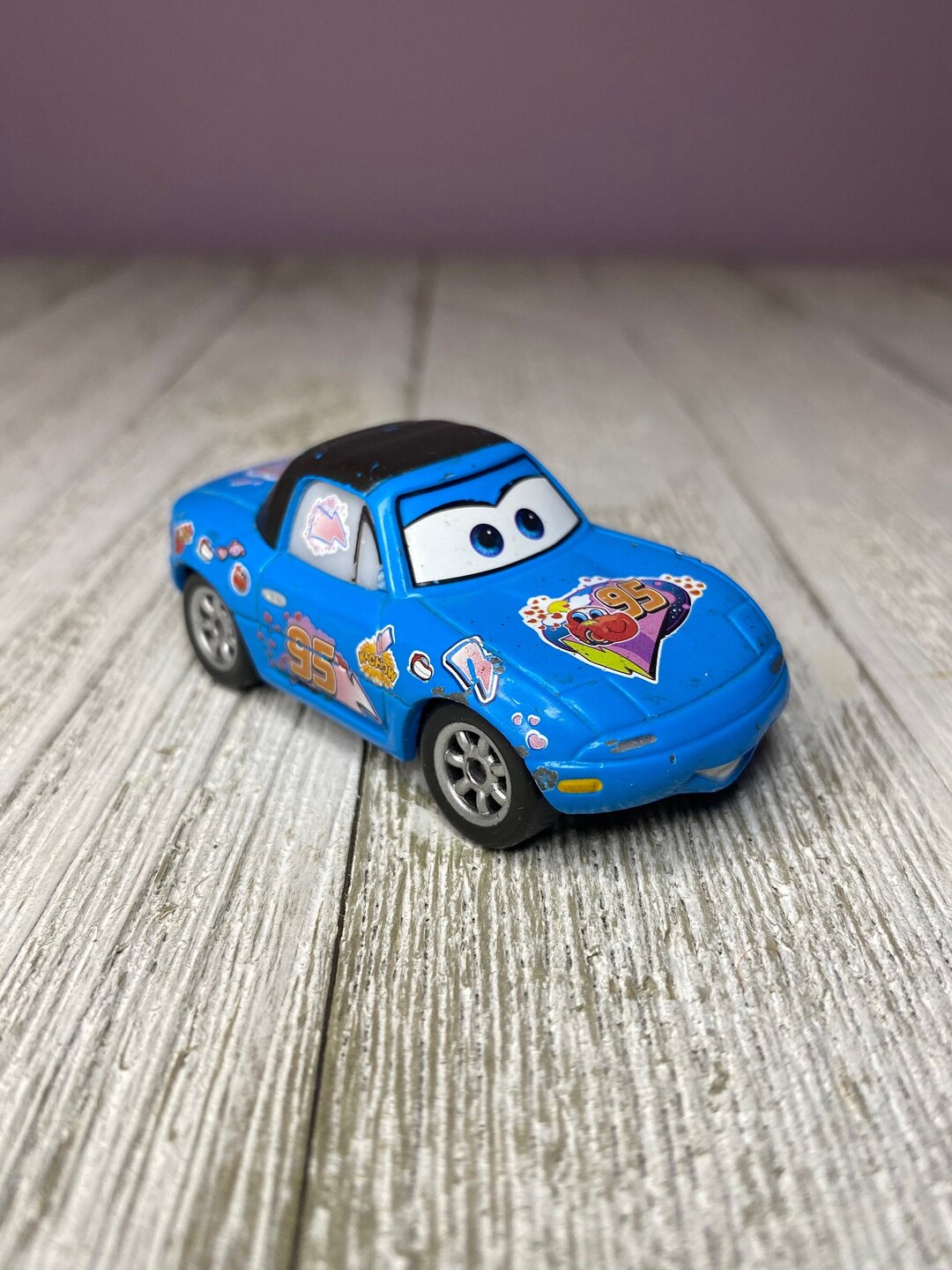 Disney Pixar Cars Lightning Mcqueen Fan Dinoco Mia 2.5 Diecast Metal