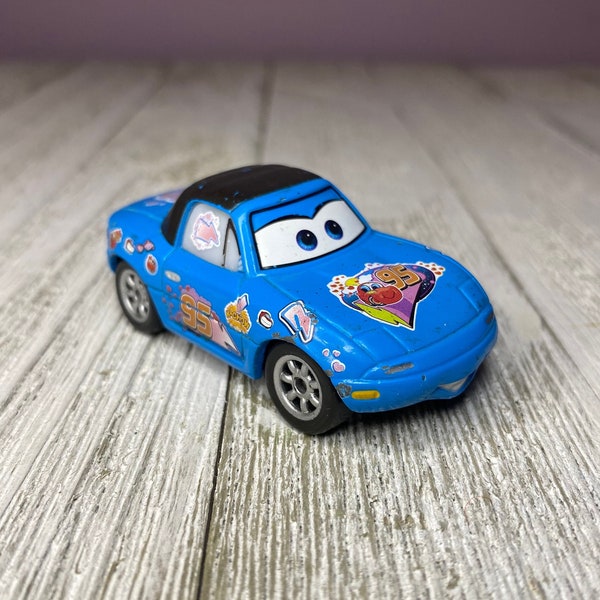 Disney Pixar Cars Lightning McQueen Fan Dinoco Mia 2.5” Diecast Metal Car (Flaws, Missing Side Mirrors)